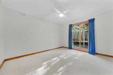 TRIPLE FRONTED CALIFORNIA BUNGALOW FIT FOR FAMILY - 6 Month Lease - Photo 4