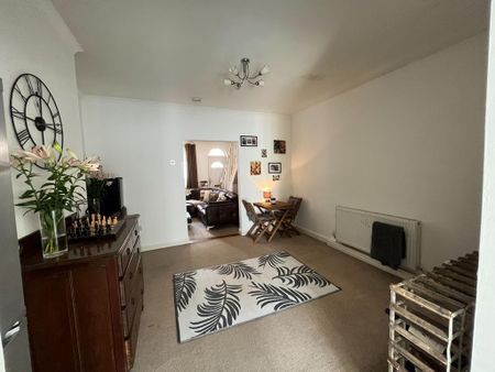 2 bedroom terraced house to rent - Photo 4