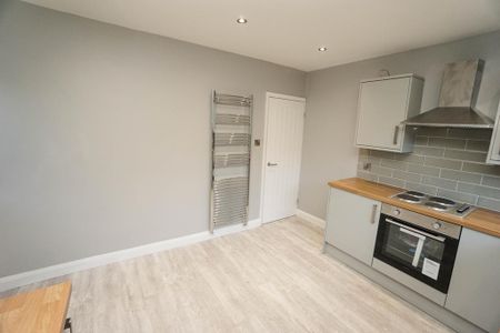 4 bedroom detached house to rent - Photo 2