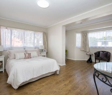 LARGE FAMILY HOME - Photo 4