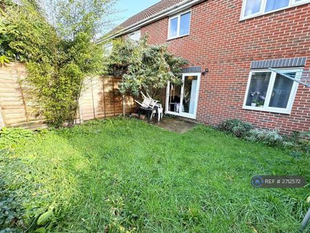 1 bedroom in a house share to rent - Photo 3