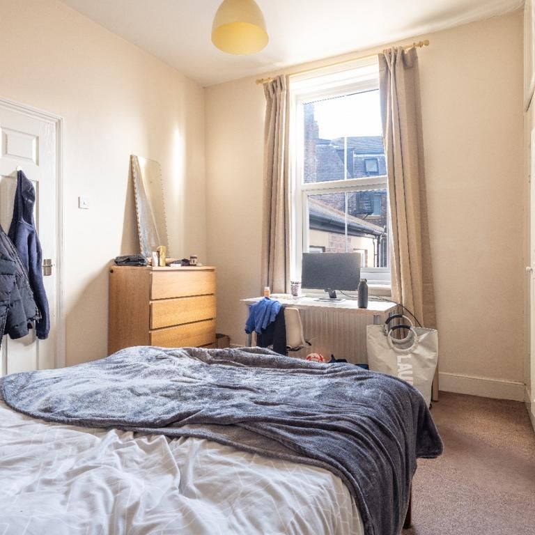 4 bedroom terraced house to rent - Photo 1