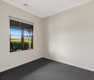 63 Park Orchard Drive, Pakenham VIC 3810 - House For Rent | Domain - Photo 6