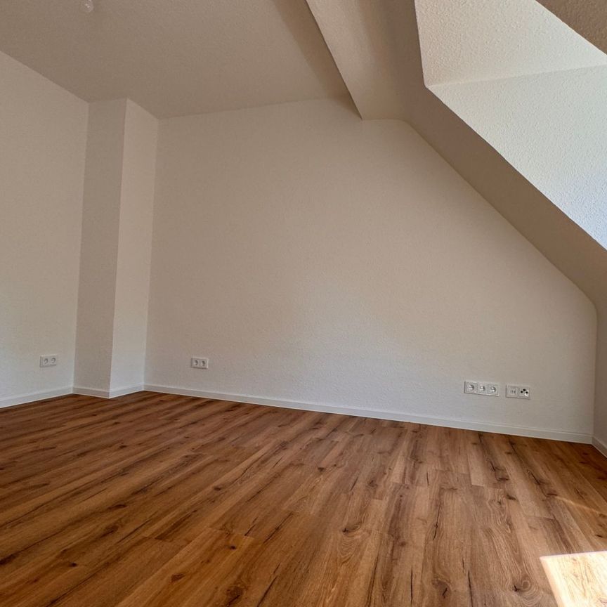 *** Gemütliche Single-Wohnung im Dachgeschoss! *** - Photo 1