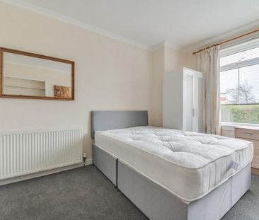 2 bedroom ground floor flat to rent - Photo 4