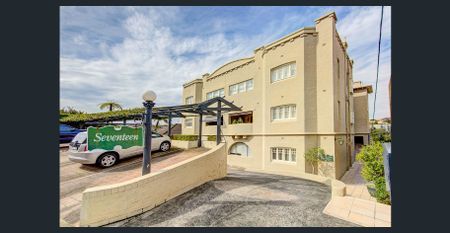 Stylish Renovation with Harbour Views in Prime Position - Photo 5