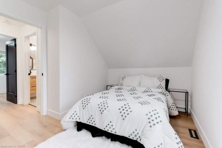 For Lease - 8 Whitfield Avenue, Hamilton, Ontario - Photo 5