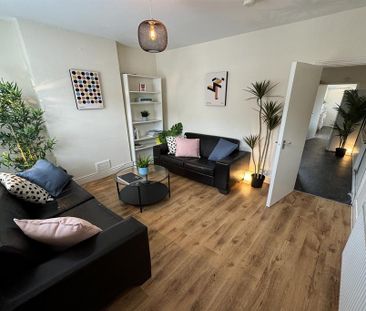 3 bedroom end of terrace house to rent - Photo 1