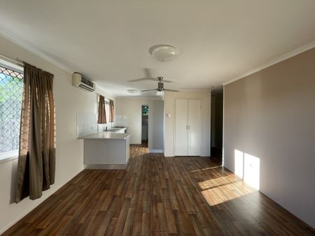 Two bedroom duplex in ideal location - Photo 4