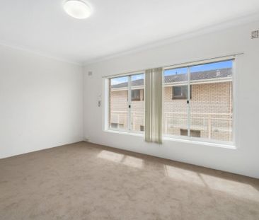 Cozy One Bedroom Unit - Photo 1