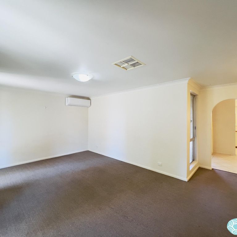 GREAT FAMILY HOME IN A CUL-DE-SAC! - Photo 1