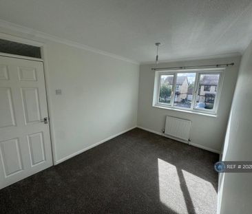 3 bedroom semi-detached house to rent - Photo 5
