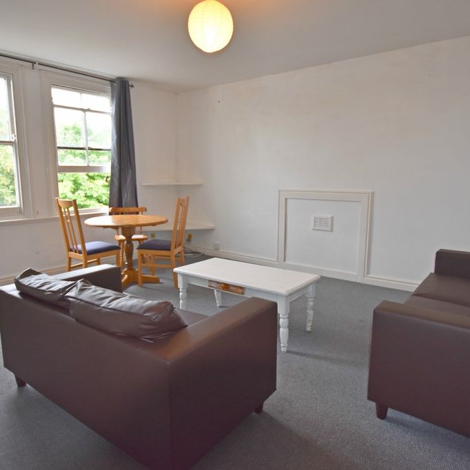 3 Bedroom Flat - Photo 1