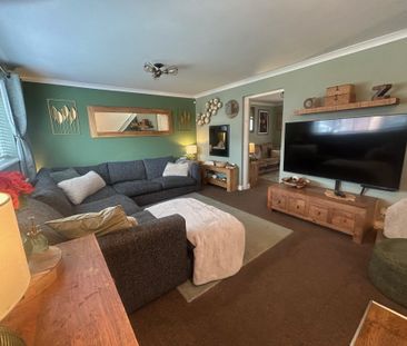 Belloc Close, Crawley - Photo 2