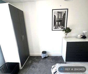 1 bedroom in a house share to rent - Photo 4