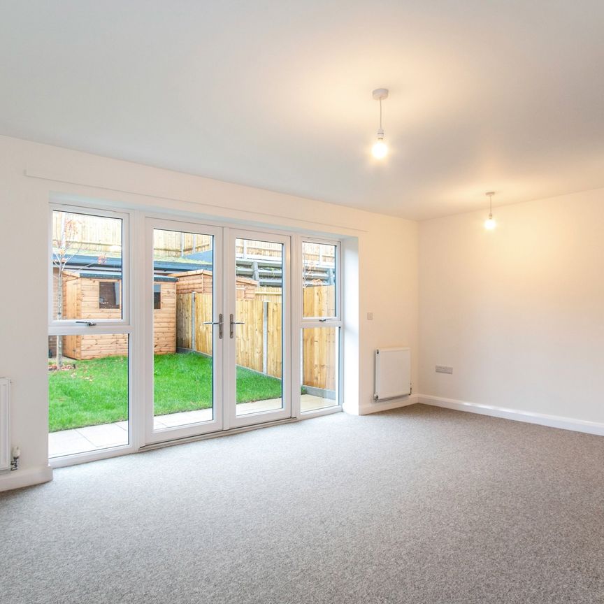 3 bedroom house to rent Wharfdale Road, Bournemouth, BH4 - Photo 1