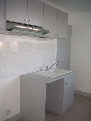 A louer appartement type F3 - Carentan - 2e étage - Photo 3