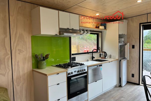 Fully furnished one bedroom tiny home - Photo 1
