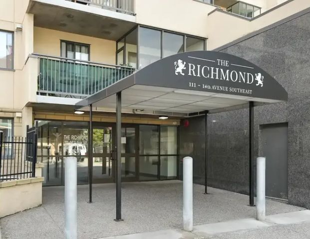 Central Cozy 1 Bedroom + Den Condo | 111 14 Ave SE, Calgary - Photo 1