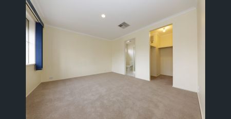 Five Bedroom plus study Family Home - Photo 5