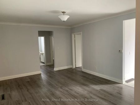 Property For Lease | N9367033 - Photo 5