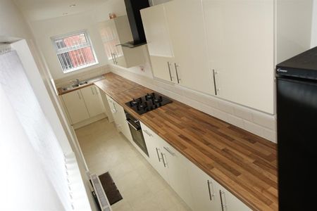 2 bedroom House To Let - Photo 4