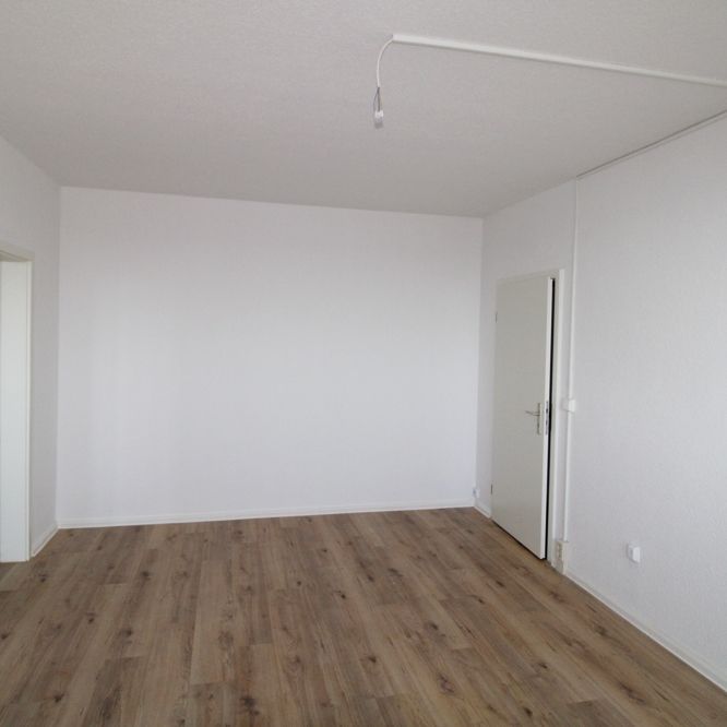 Willkommen! 2 Zimmer mit Balkon! - Foto 1