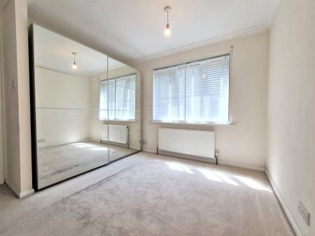 Dutch Barn Close, Stanwell, Staines-upon-Thames, Surrey, TW19 7NG - Photo 3