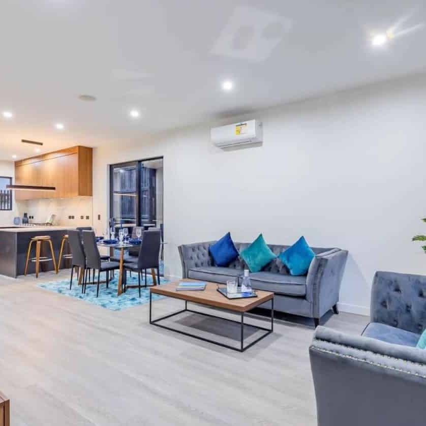 Spacious Family Living in Pakuranga Heights - Photo 1