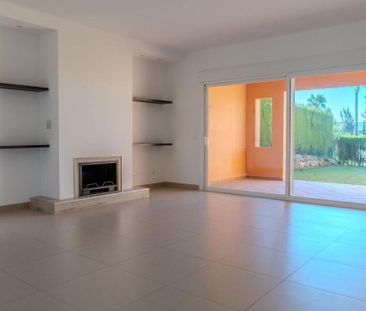 Luxury Townhouse for rent in Estepona, Andalusia - Photo 1