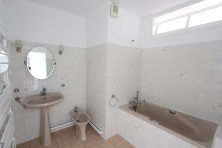 Location Appartement 2 pièces 61m² LA CHARITE SUR LOIRE 58400 - Photo 5