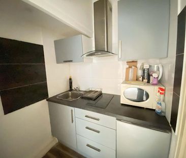 T1 avec cour privée - Bordeaux Triangle d'Or - Photo 5