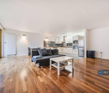 1 bedroom in a flat share to rent - Photo 2