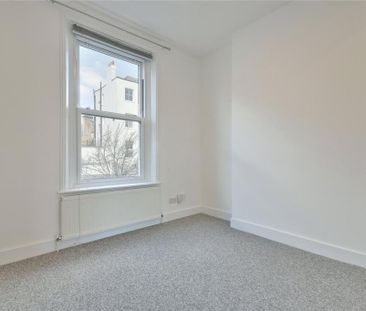 3 bedroom flat to rent - Photo 6