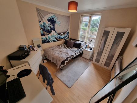 4 Bed Student Accommodation - Photo 3