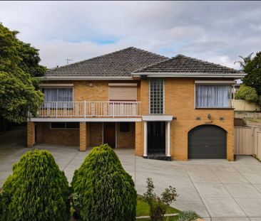 Convenient Living in the Heart of Oak Park - Photo 4