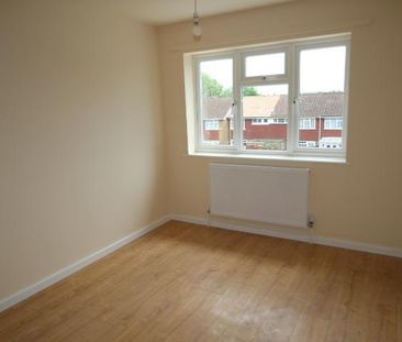2 bedroom end of terrace house to rent - Photo 4