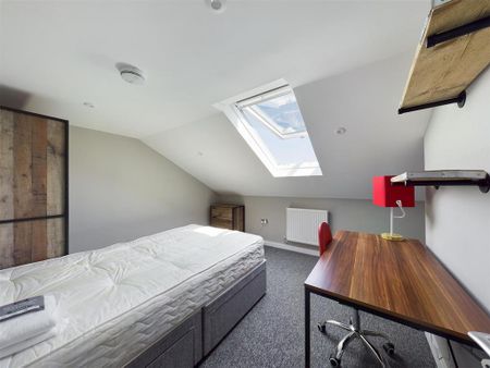 1 bedroom in a house share to rent - Photo 2