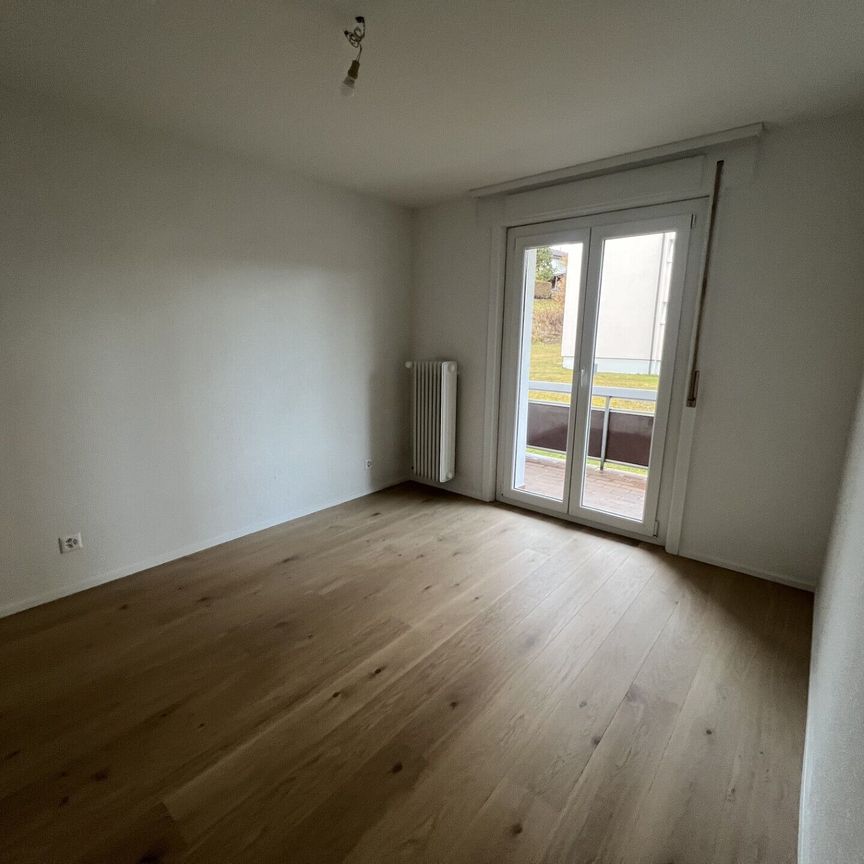 NICE 2-PIECE – at the entrance to Bulle! - Photo 1