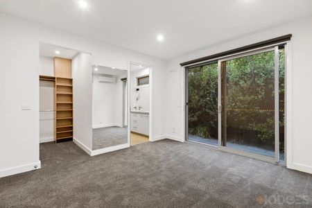 135A Linacre Road, Hampton VIC 3188 - House For Rent | Domain - Photo 2