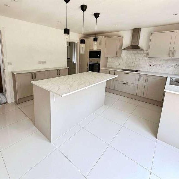 Kentwood Hill, Tilehurst, Reading, Berkshire, RG31 - Photo 1