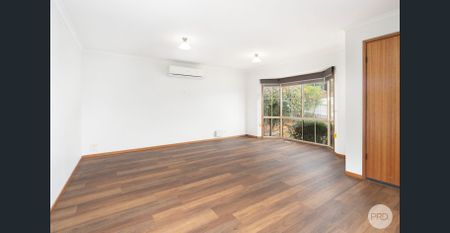 NEAT 3 BEDROOM HOME - PERFECT FOR A YOUNG FAMILY! - Photo 2