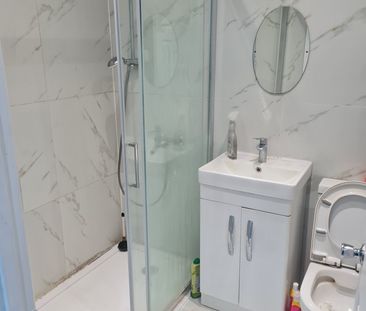 2 Bed Terraced House, Aldborough Road South, IG3 - Photo 6