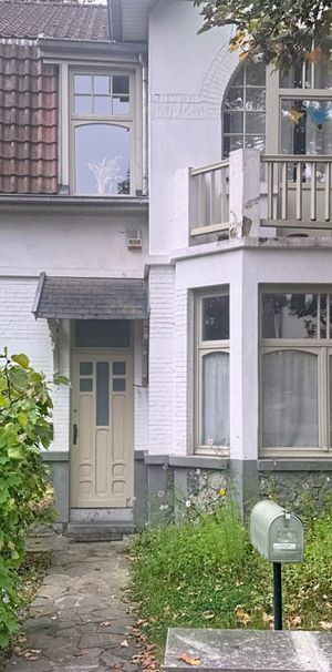 Belle villa 4 chambres et jardin (+-550m²) / Proche du Lycée Français. - Foto 1