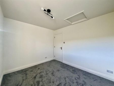 2 bedroom character property to rent - Photo 3