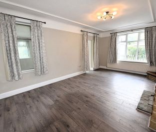 3 bedroom House in The Avenue, Leeds - Photo 4