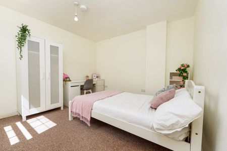 7 Bed Flat, Trafalgar Street, S1 - Photo 2