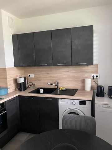 Location Appartement 2 pièces Meublé 44m² STE FOY LES LYON 69110 - Photo 3