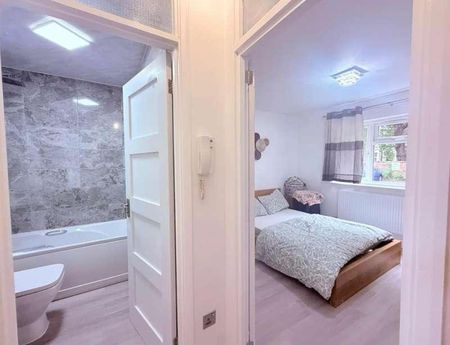 Muirfield Close, Reading, RG1 - Photo 2