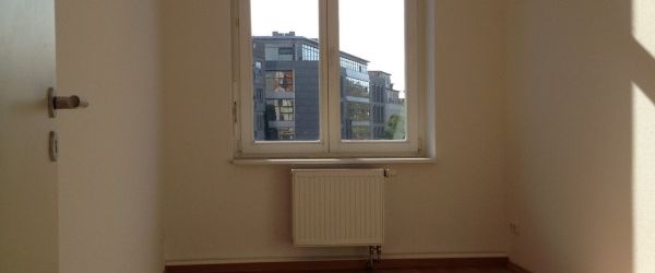 Sanierte 3-Zimmer-Wohnung in Zentrum-West mit Parkettfußboden und Balkon ! - Photo 1